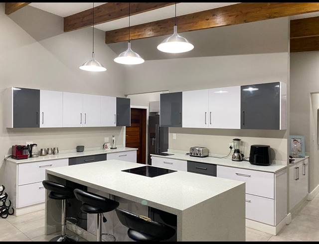 4 BEDROOM FREESTANDING TO LET IN PALM LAKES ESTATE